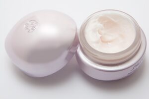 デリケートゾーンの黒ずみや臭いに効果的な医薬部外品の人気クリームは？